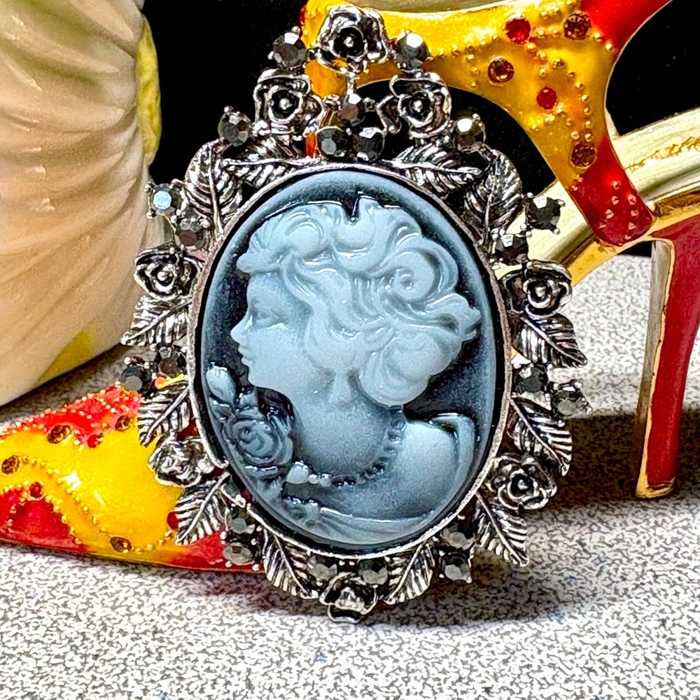 Vintage style Silver and Black Cameo Brooch
